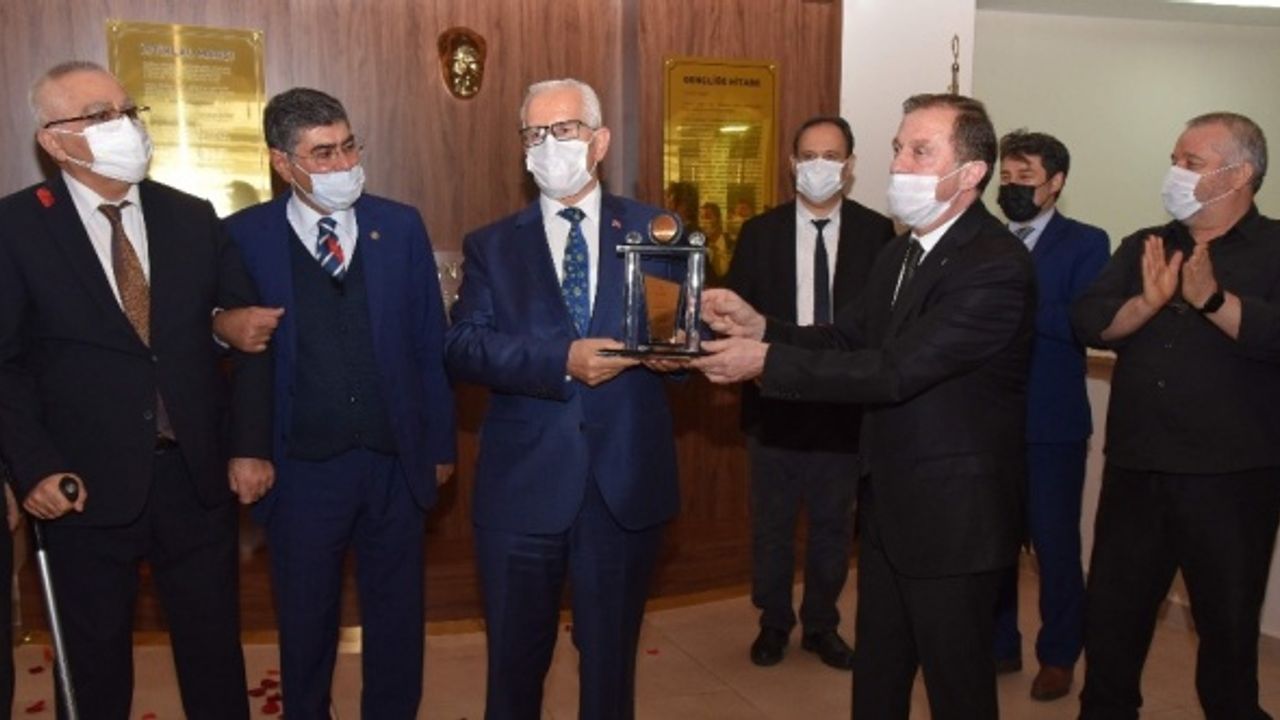 Denizli İl Milli Eğitim Müdürü Mahmut Oğuz personeliyle vedalaştı