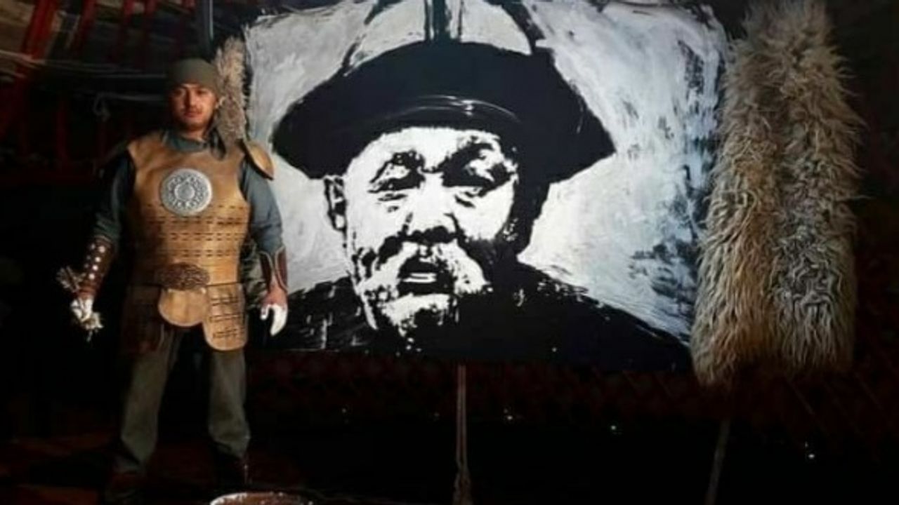 Kırgız ressam yoğurtla portre çizdi