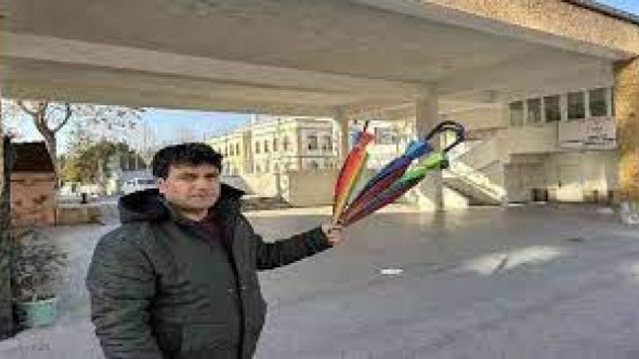 Süs için asılan şemsiyeler LGBT propagandası nedeniyle söktürüldü