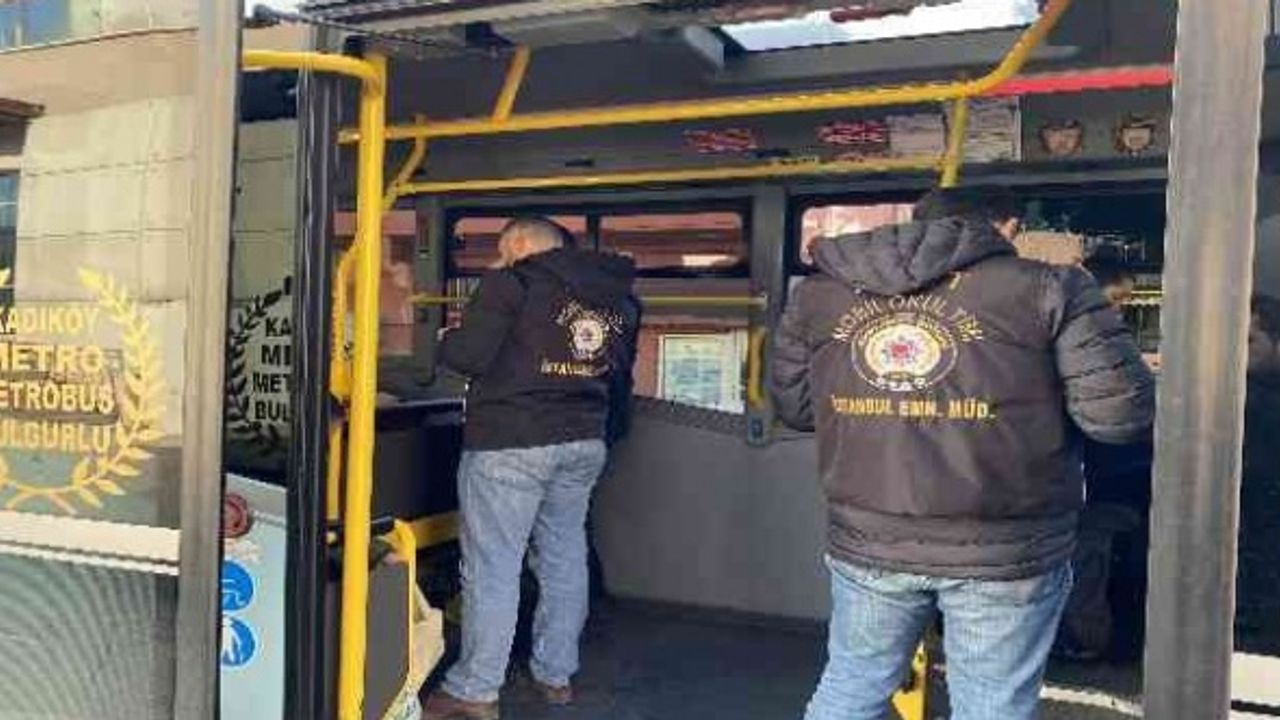 Üsküdar’da okul önlerinde polisten sıkı denetim