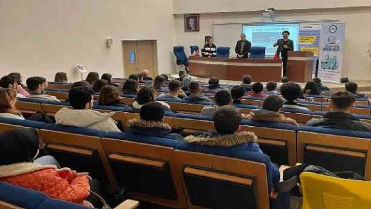 Üniversite öğrencilerine uluslararası staj imkanları anlatıldı