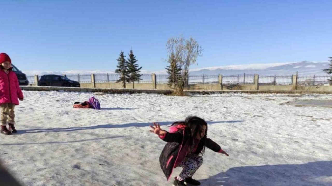 Ardahan’da kar yağışı nedeniyle eğitime 1 gün ara verildi