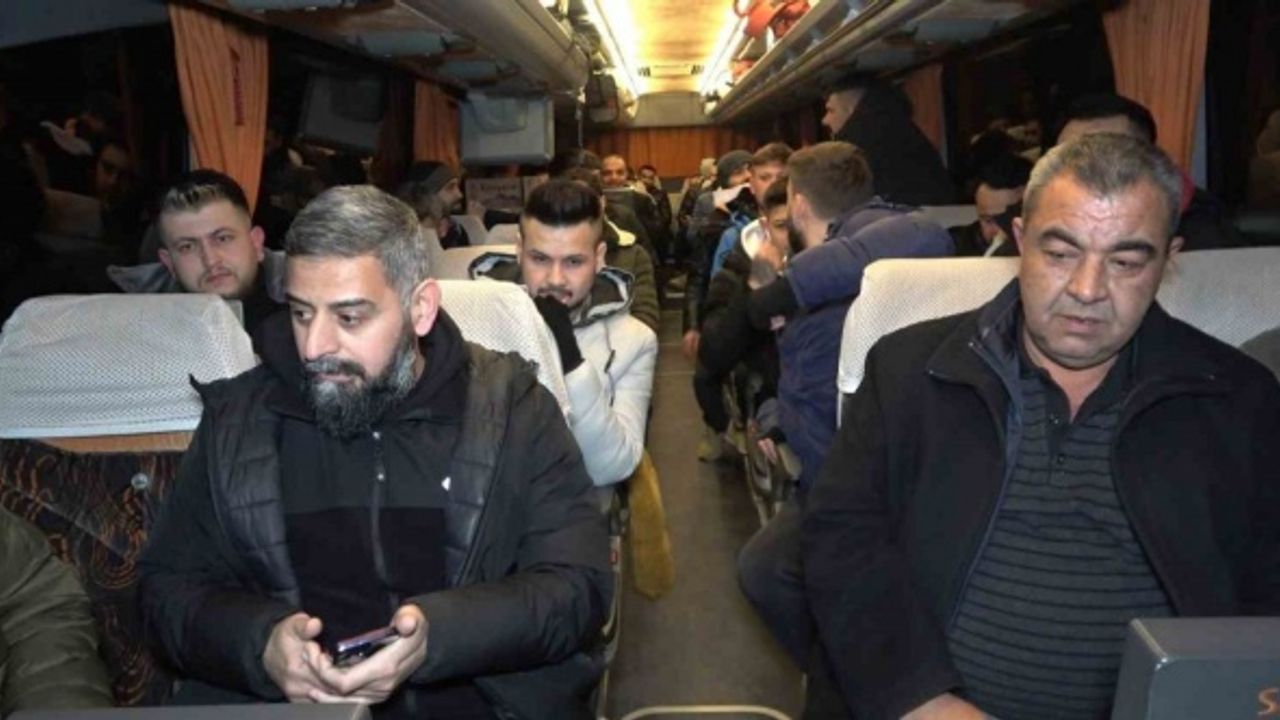 Bay ve bayan kuaförler depremzedelerin kişisel bakımları için yola çıktı