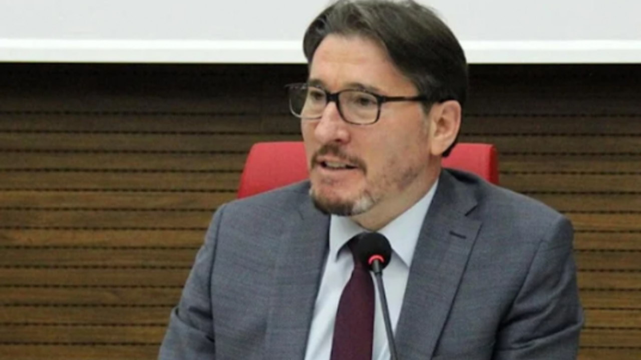Deprem sonrası Mimarlık fakültesine atanan İlahiyatçı dekan istifa etti