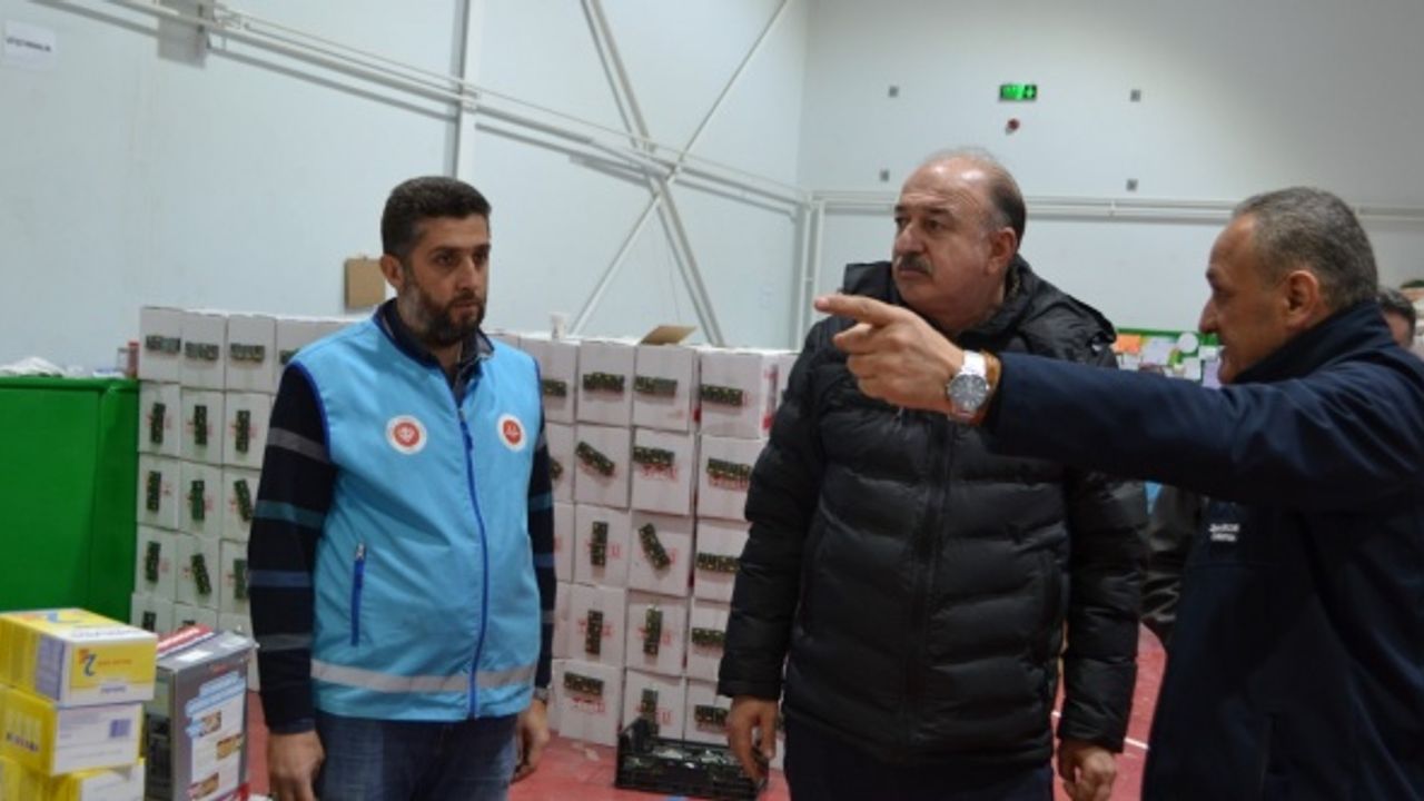 DİYANET PERSONELİ DEPREMİN YARALARINI SARIYOR