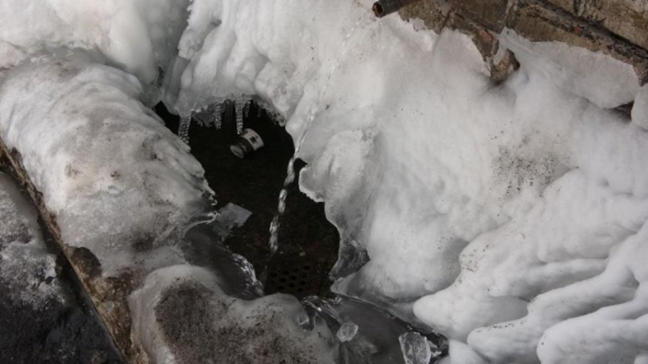 Göle eksi 21,3 derece: Araçlar soğuktan çalışmadı