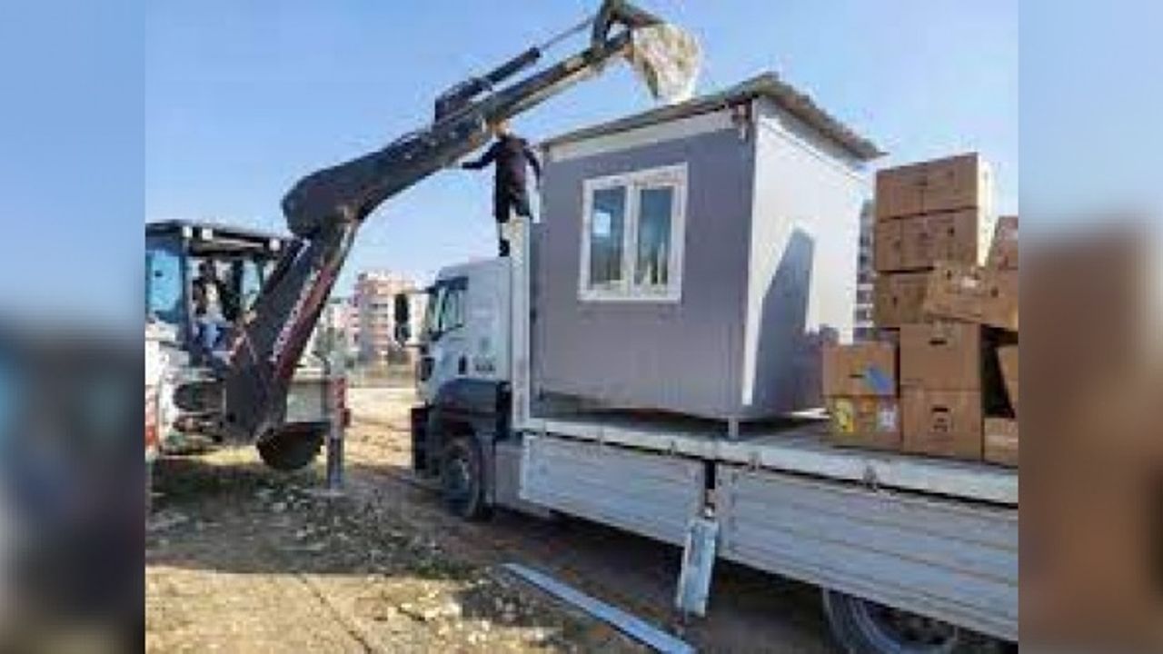 İstanbul Valiliği: “692 konteyner, 96 prefabrik ev sevk edildi”