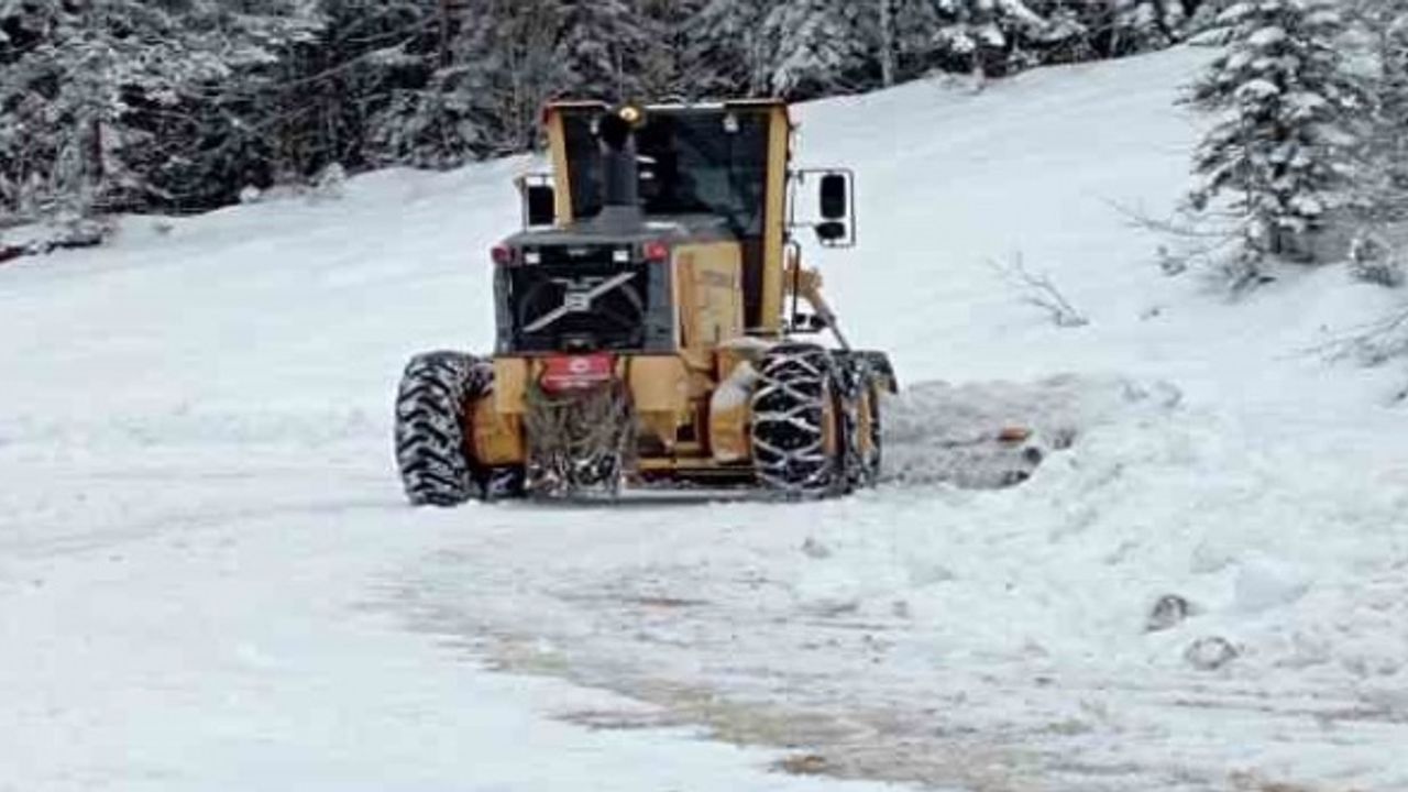 Kastamonu’da kar yağışı sebebiyle 169 köy yolu ulaşıma kapandı