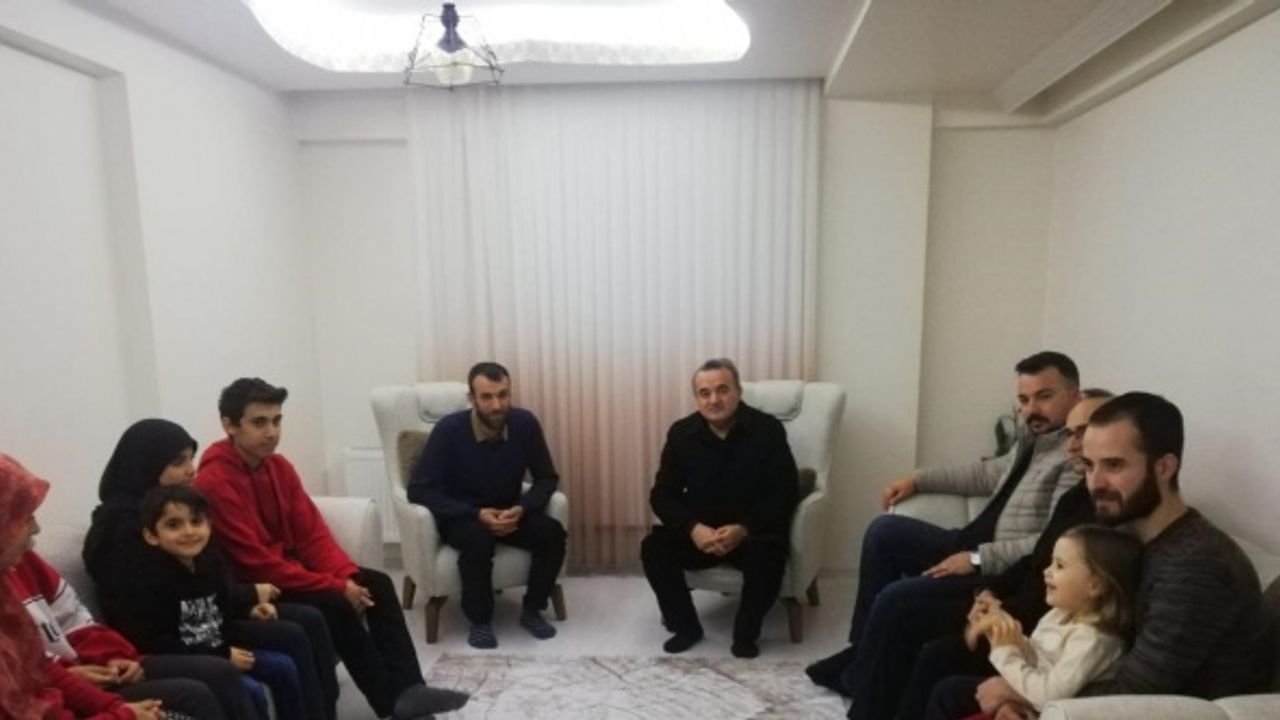Kaymakam Öztürk ilçeye yerleşen depremzedeler ile bir araya geldi