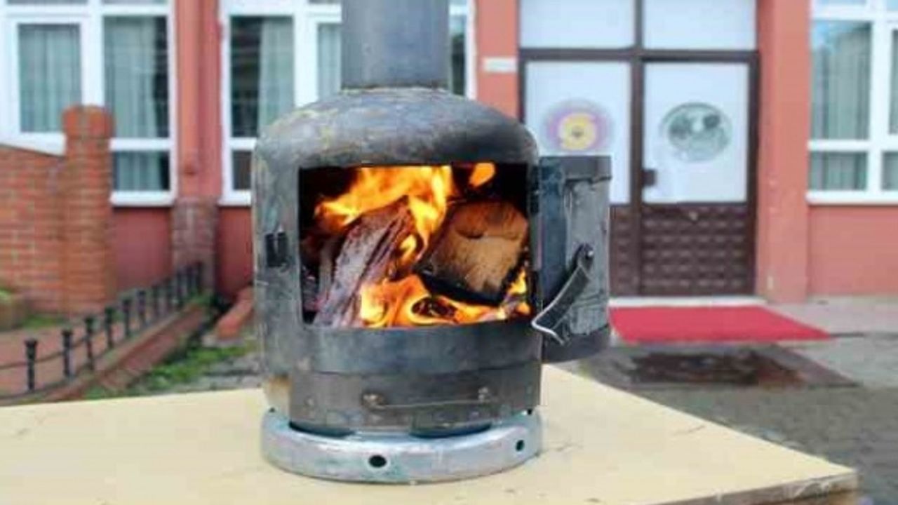 Meslek lisesinde depremzedeler için soba üretiliyor