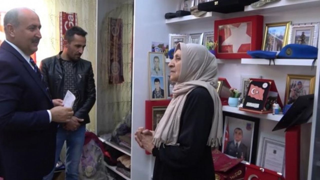 Şehit annesinden duygulandıran destek: Umre parasını depremzedeler için bağışladı