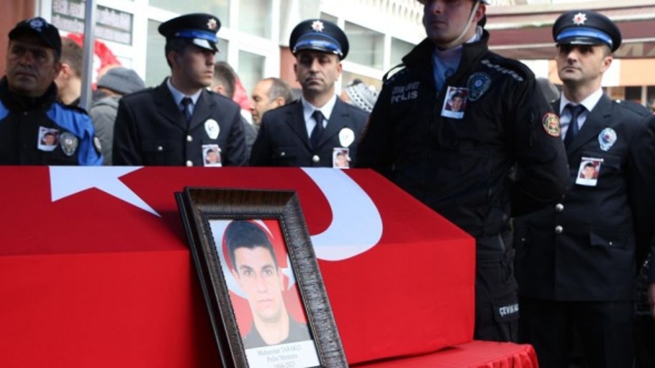 Deprem bölgesinde şehit olan polis memuru Rize’de son yolculuğuna uğurlandı