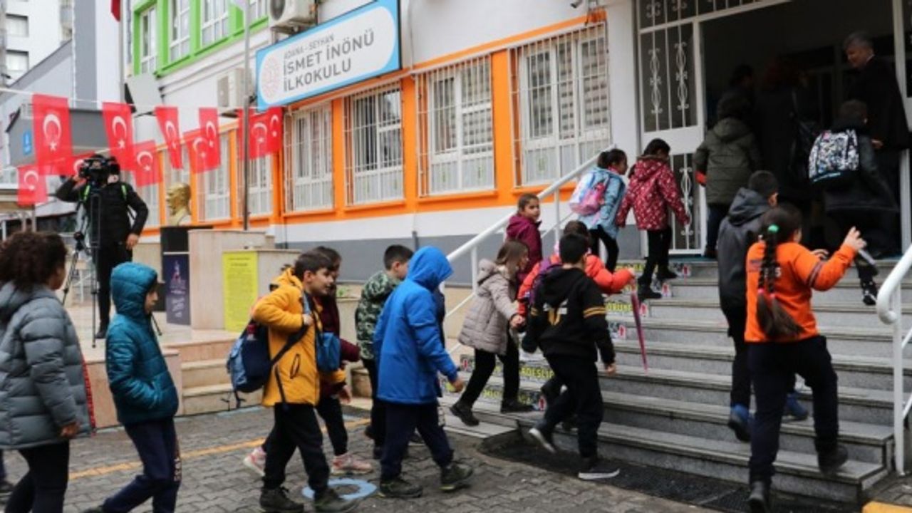 Deprem sonrası Adana'da eğitime başlandı