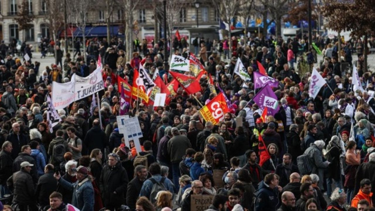 Fransa’da sendikalardan 7 Mart’ta emeklilik reformuna karşı grev çağrısı