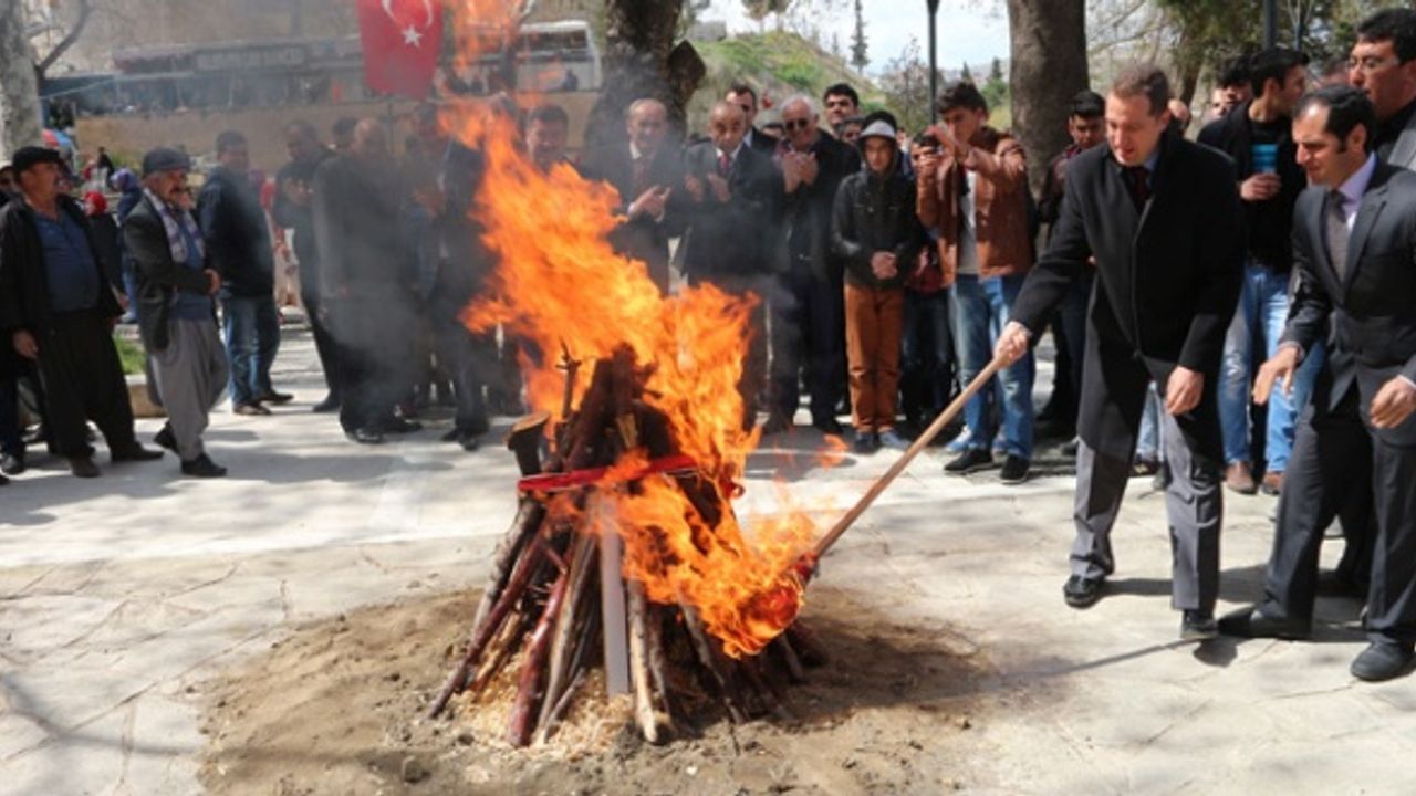 Nevruz Bayramı nedir?  Neden ateşin üzerinden atlanır?
