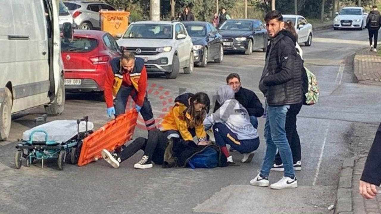 Okula giden lise öğrencisine otomobil çarptı