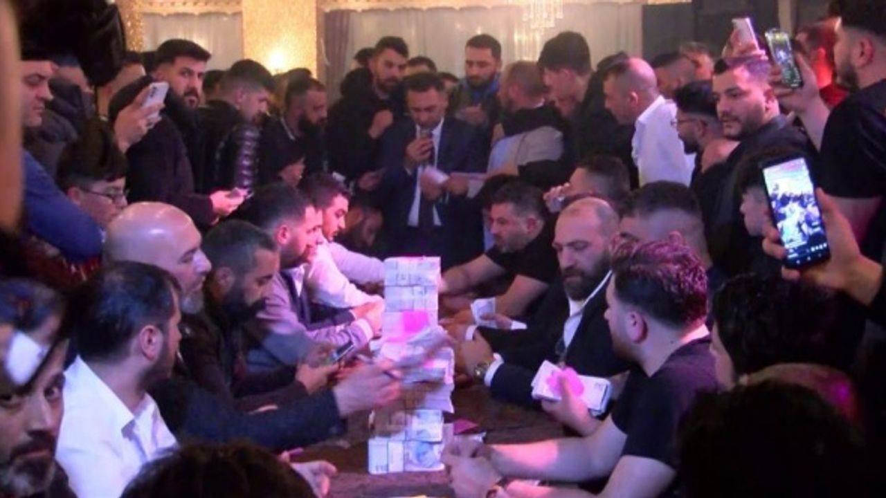 Sultanbeyli'de aşiretin sünnet düğününde milyonlar havada uçuştu