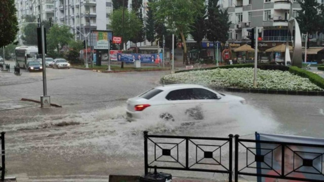 Adana’yı esir alan yağmur tarım arazilerine etki etmedi