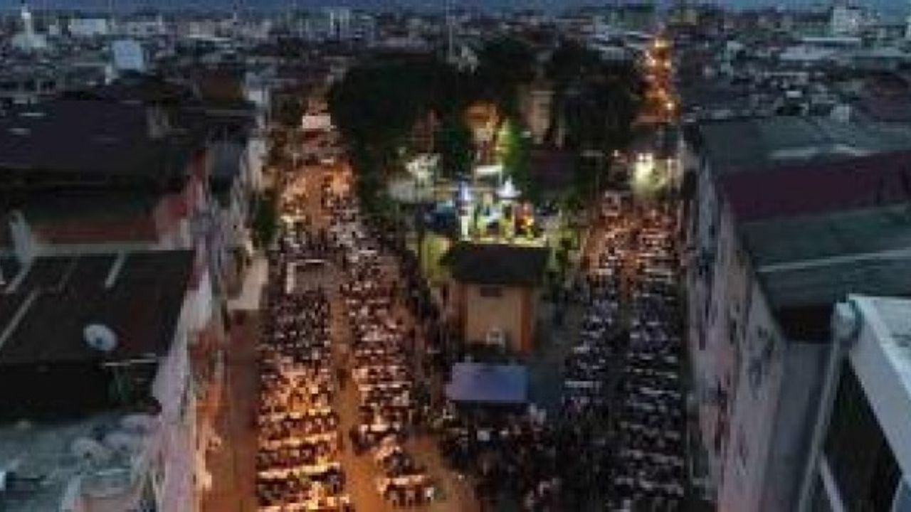 Almanya'da 3 bine yakın Müslüman toplu iftarda buluştu