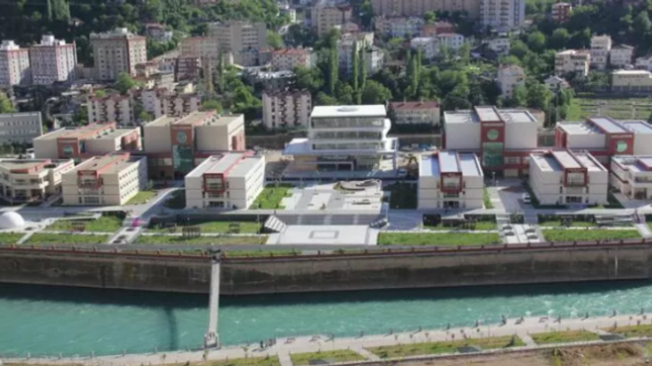 Çoruh Üniversitesi'nin öğle yemeği uygulaması tepki çekti! Ramazan mı, tasarruf mu?