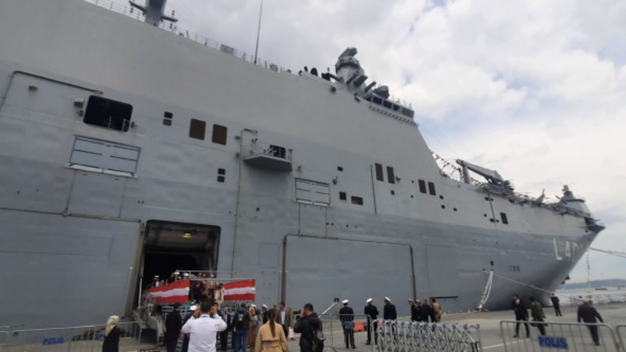 TCG Anadolu 2 Mayısa Kadar Ziyarete Açık Kalacak