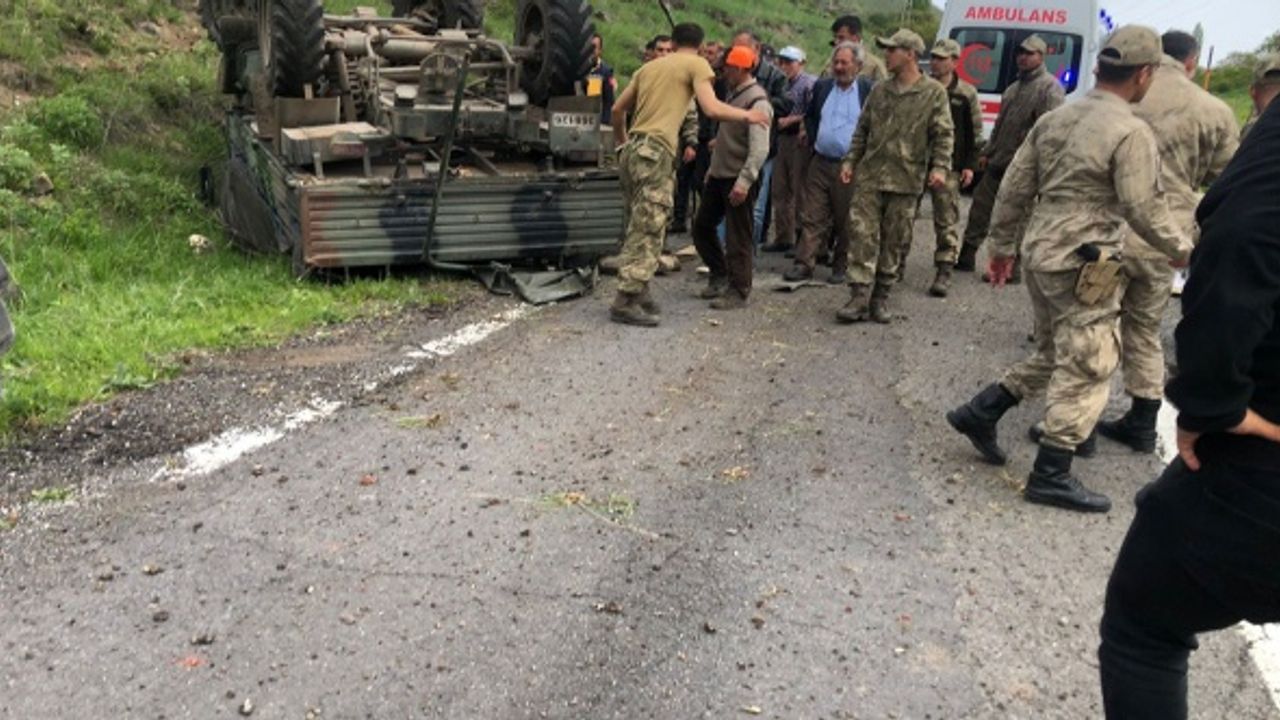 Ardahan'da askeri araç devrildi: 4 yaralı
