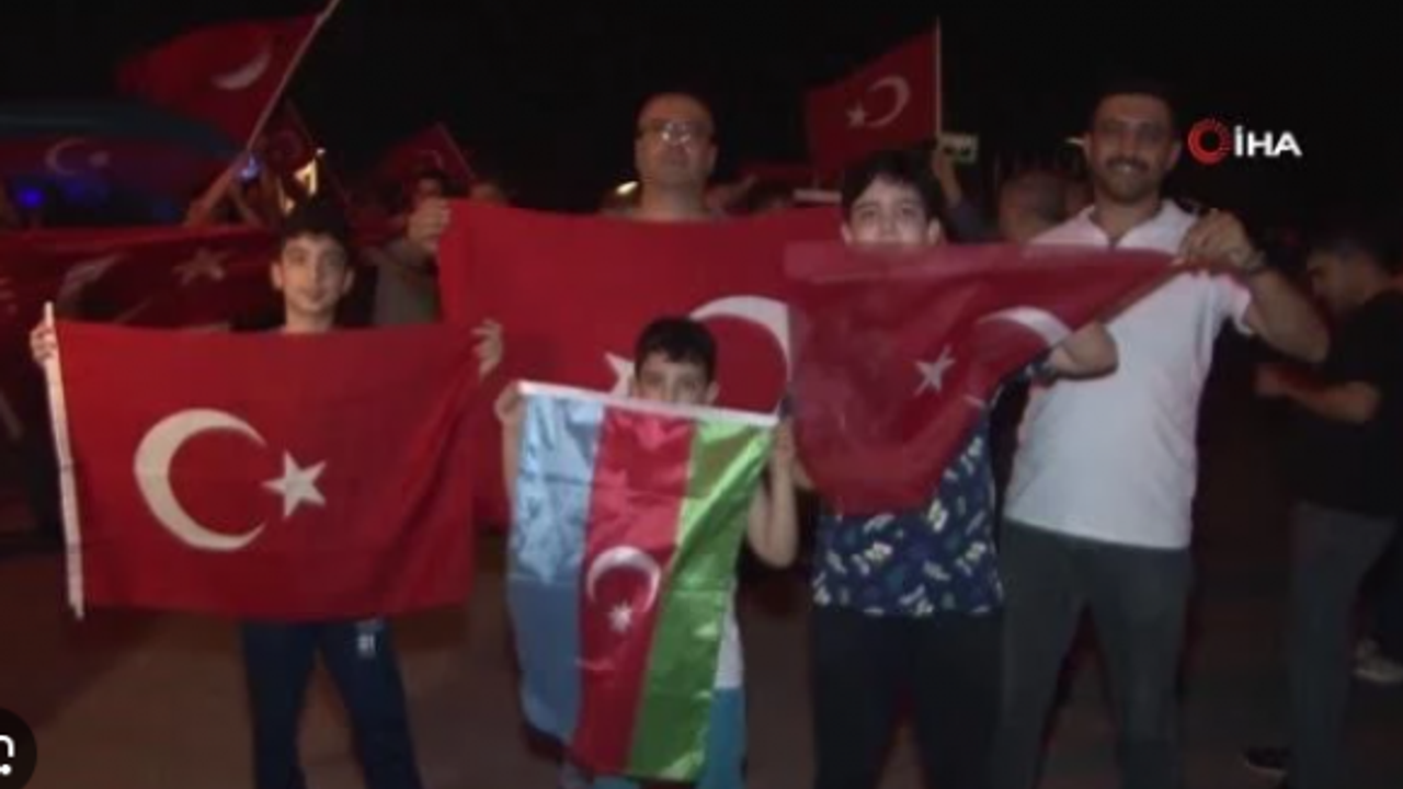 Azerbaycan’da Erdoğan'ın seçim zaferi sonrası halk sokaklara döküldü