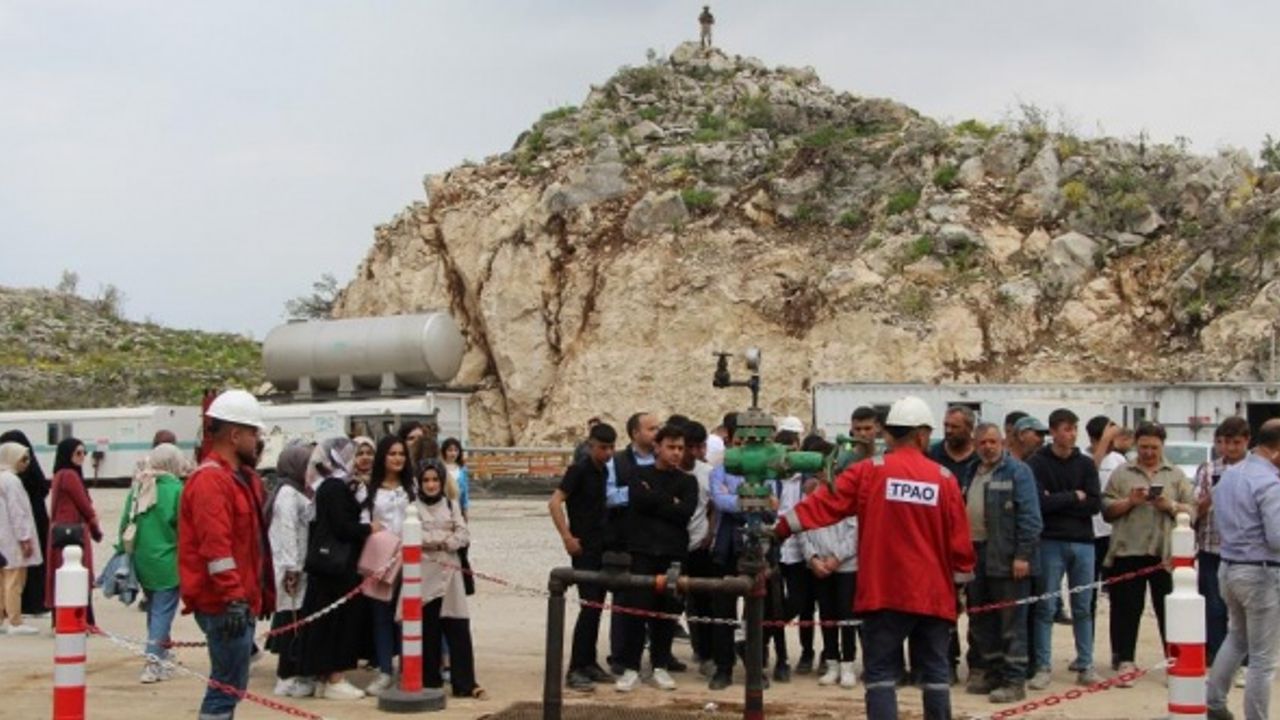 Öğrenciler Gabar Dağı petrol sahasına çıkartma yaptı