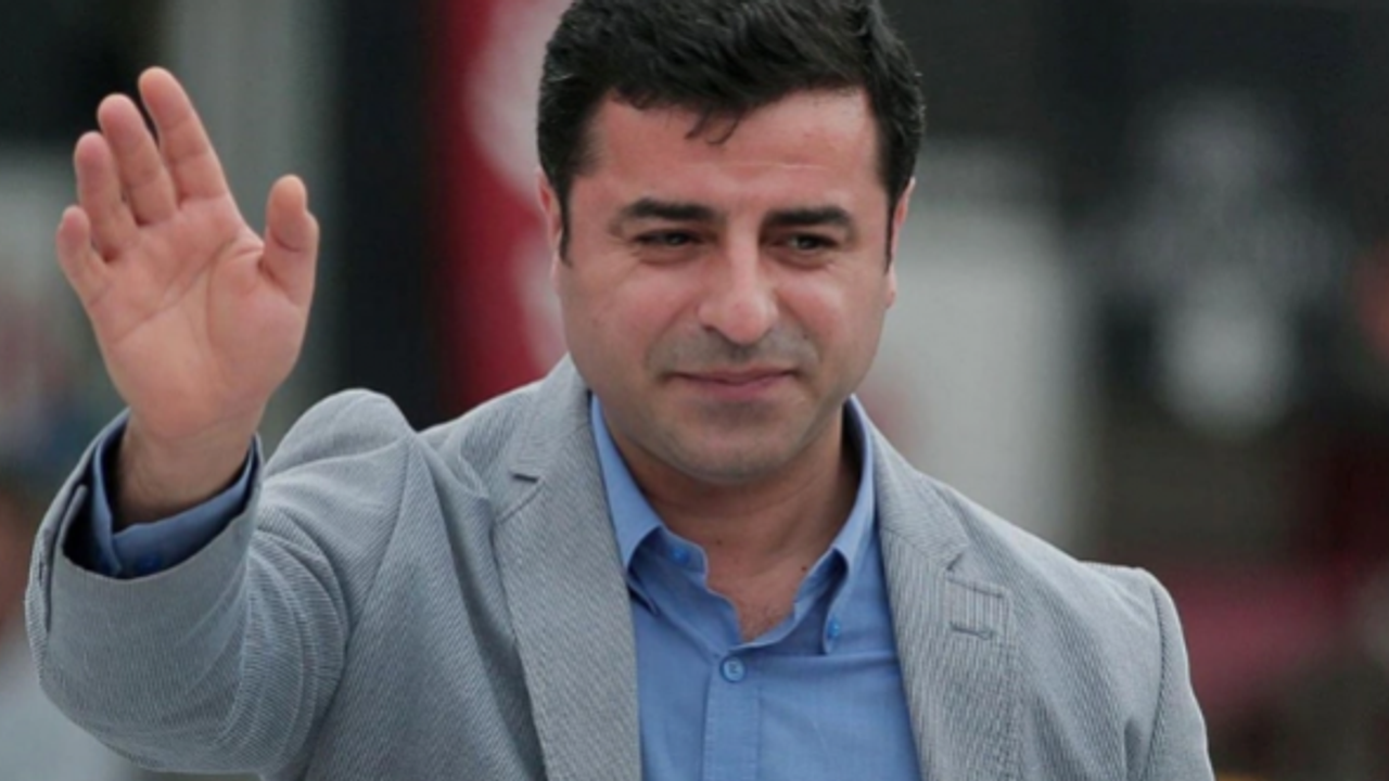 Selahattin Demirtaş aktif siyaseti bıraktığını açıkladı!