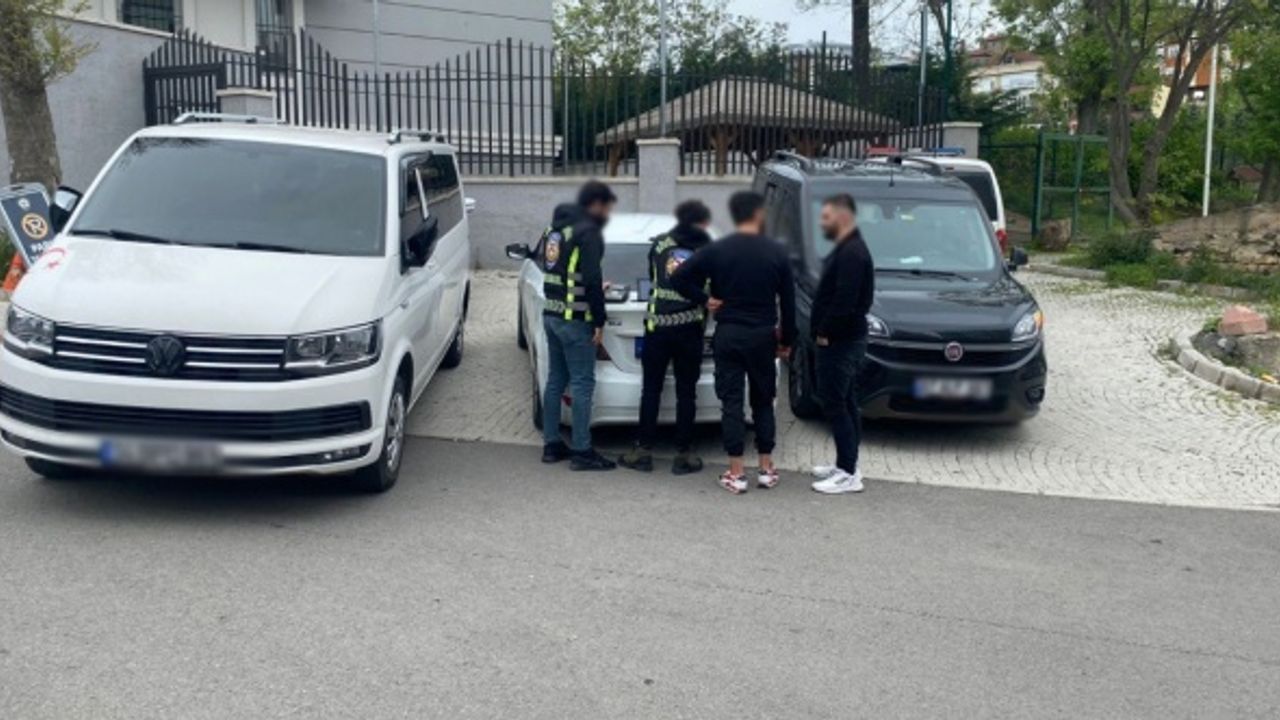 Üsküdar'da tüneli kapatıp asker eğlencesi yapan sürücülere 4 bin 518 TL ceza