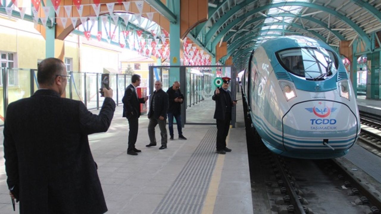 YHT seferlere başladığı günden itibaren 28 bin 888 yolcu taşıdı