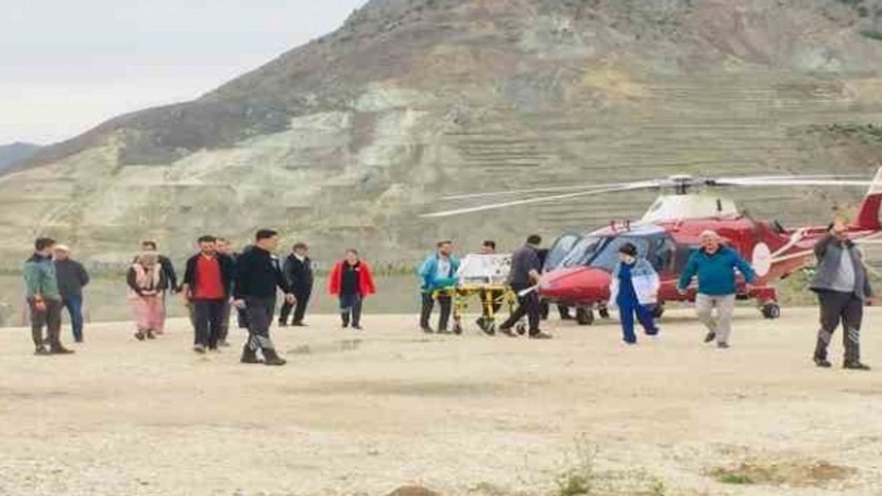 Yusufeli yeni yerleşim yerinden hava ambulansı ilk sevk yaptı