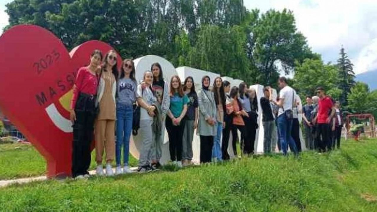 Ardahan’da öğretmen ve öğrenciler yurt dışı deneyimi yaşıyor