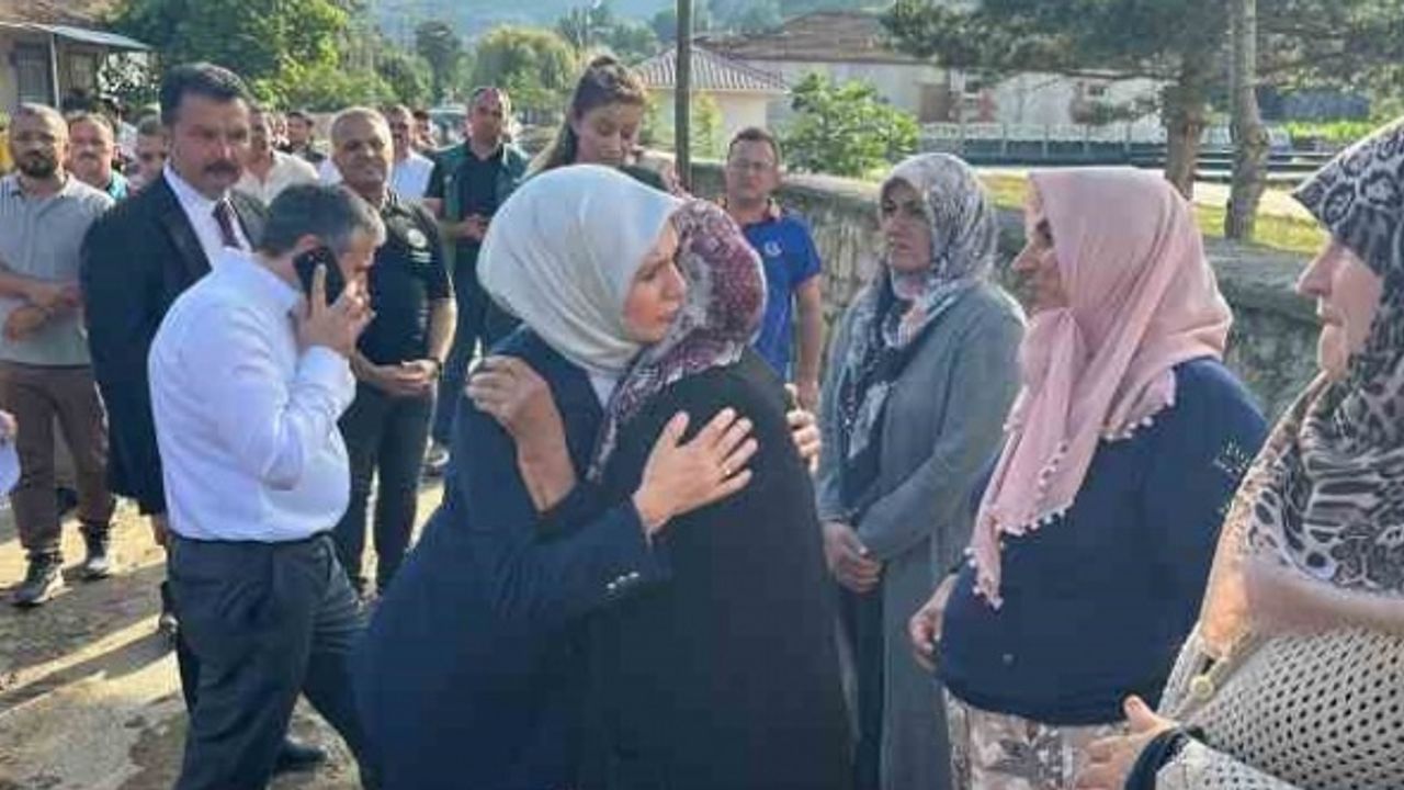 Aile ve Sosyal Hizmetler Bakanı Göktaş evleri tek tek inceledi