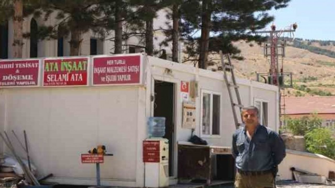 Deprem sonrası çok sevdiği ilçeyi terk etmedi, 3 yıldır konteynerde hizmet veriyor