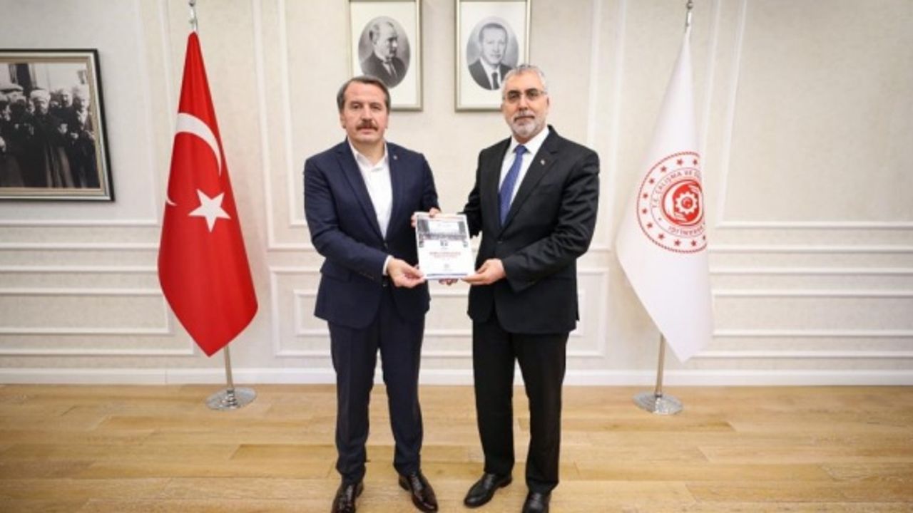 Memur-Sen 7’inci Dönem Toplu Sözleşme tekliflerini Bakan Işıkhan’a teslim etti