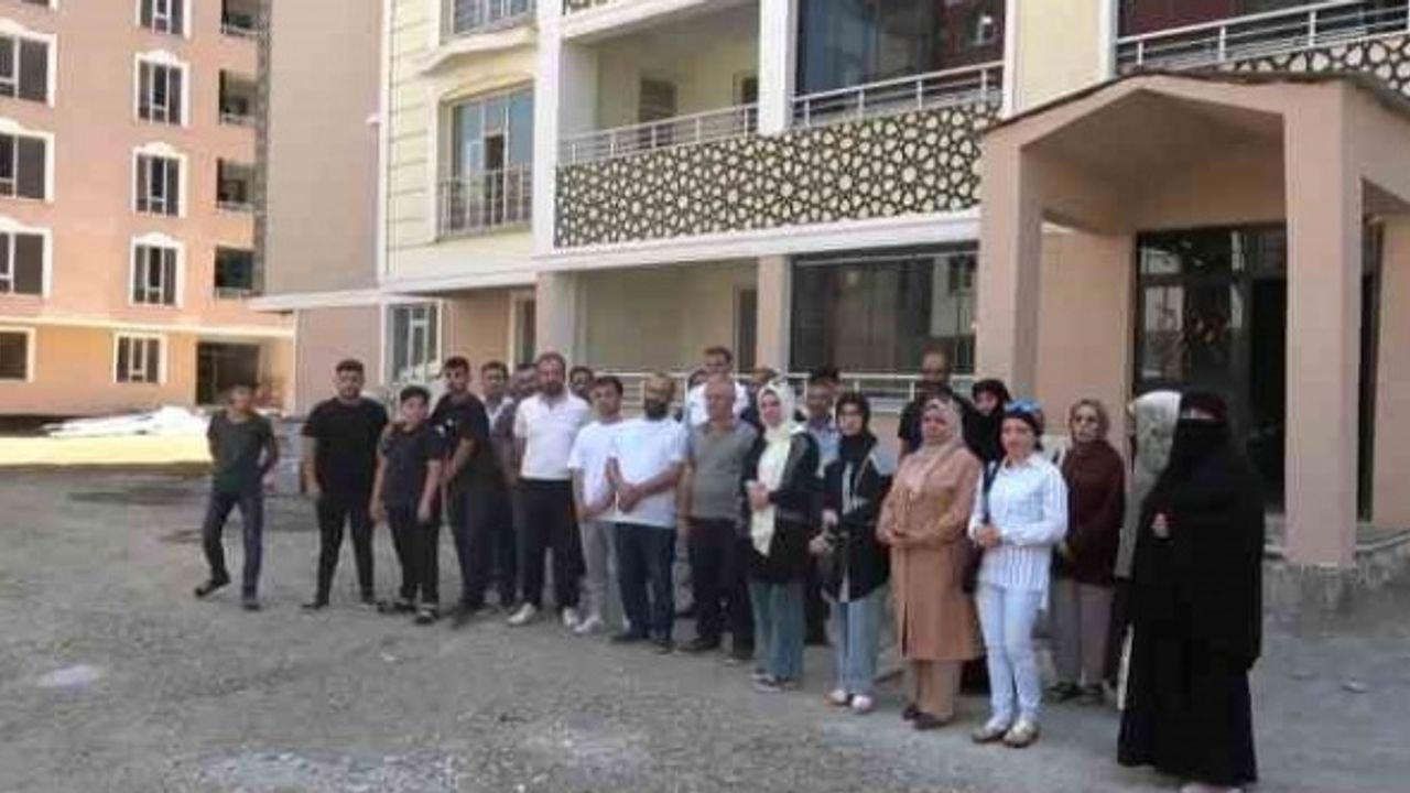 Muş’ta ev almak isteyen vatandaşlar müteahhit mağduru oldular