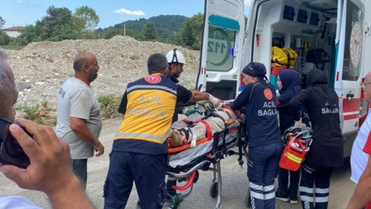 Elektrik hattı çeken 2 işçi akıma kapıldı