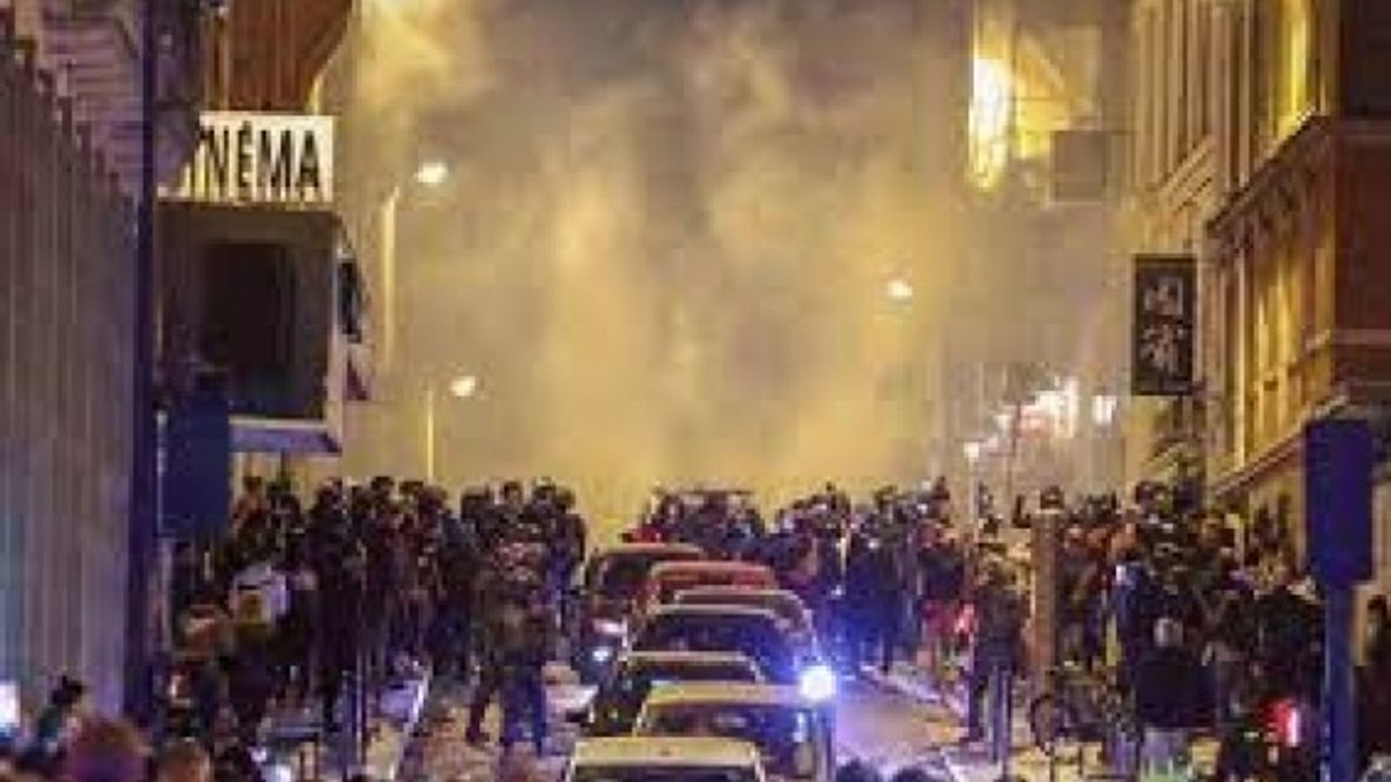 Fransa’da 5 polis bir protestocunun ölümü nedeniyle gözaltına alındı