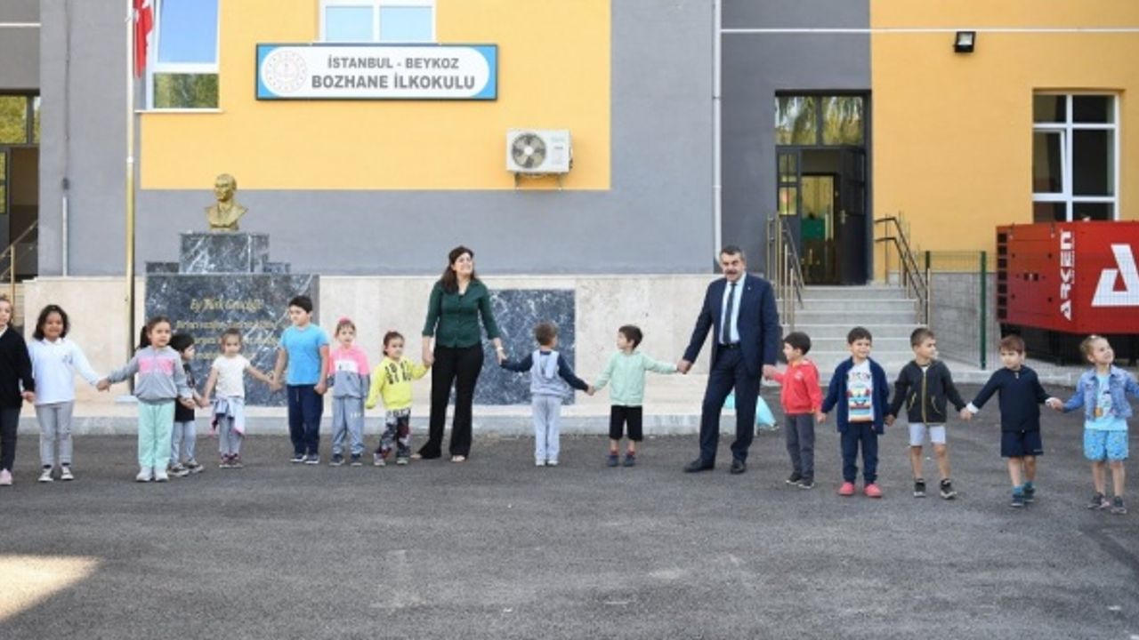Bakan Yusuf Tekin İlkokul Ziyaretinde Çocukların Oyununa Katıldı.