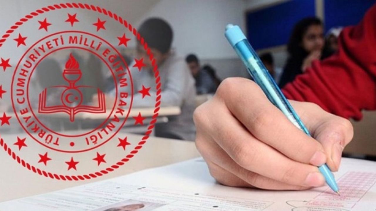 Cumhuriyet'in 100. Yılı Kutlamaları İçin Sınavlar Ertelendi: Öğrenciler ve Öğretmenler Kutlamalara Daha Aktif Katılacaklar!
