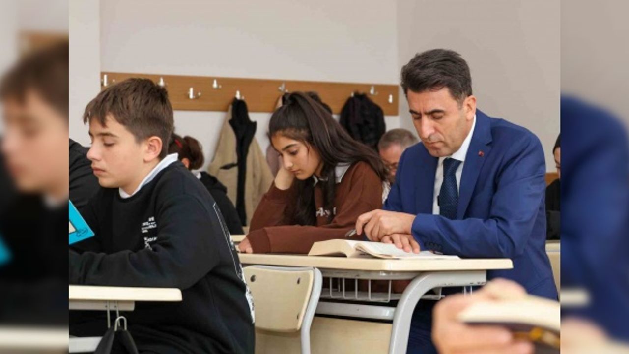 20 dakika kitap okuma etkinliği devam ediyor
