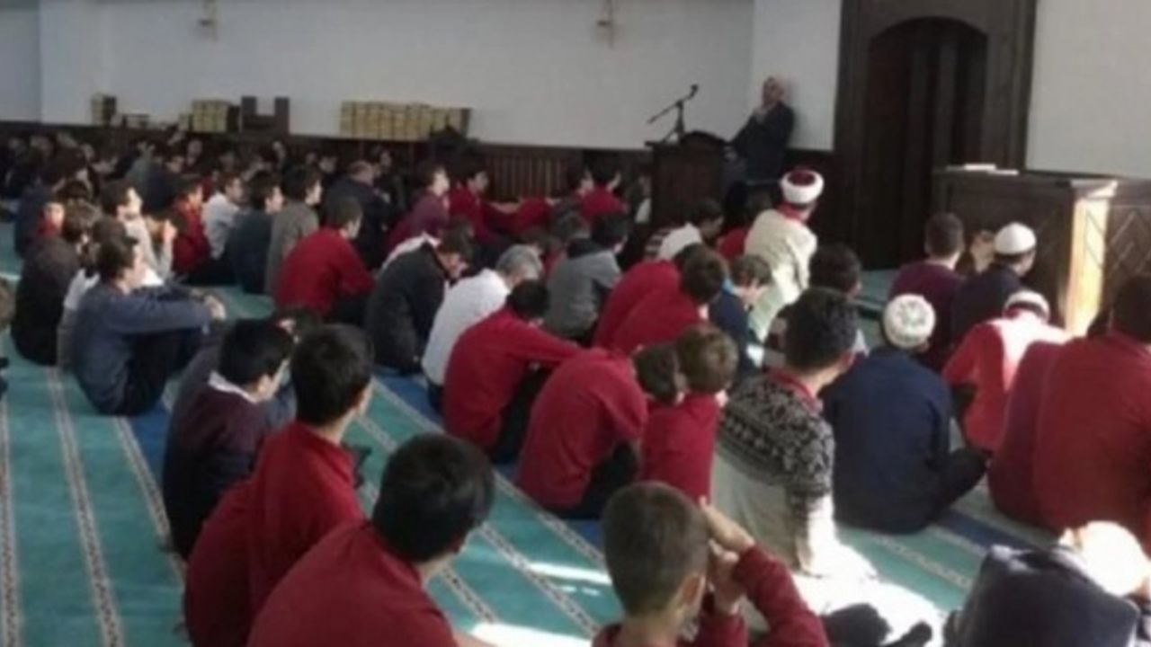 İlçe Milli Eğitim Müdürlüğünden örnek uygulama! Ders saatleri cuma namazına göre düzenlenecek