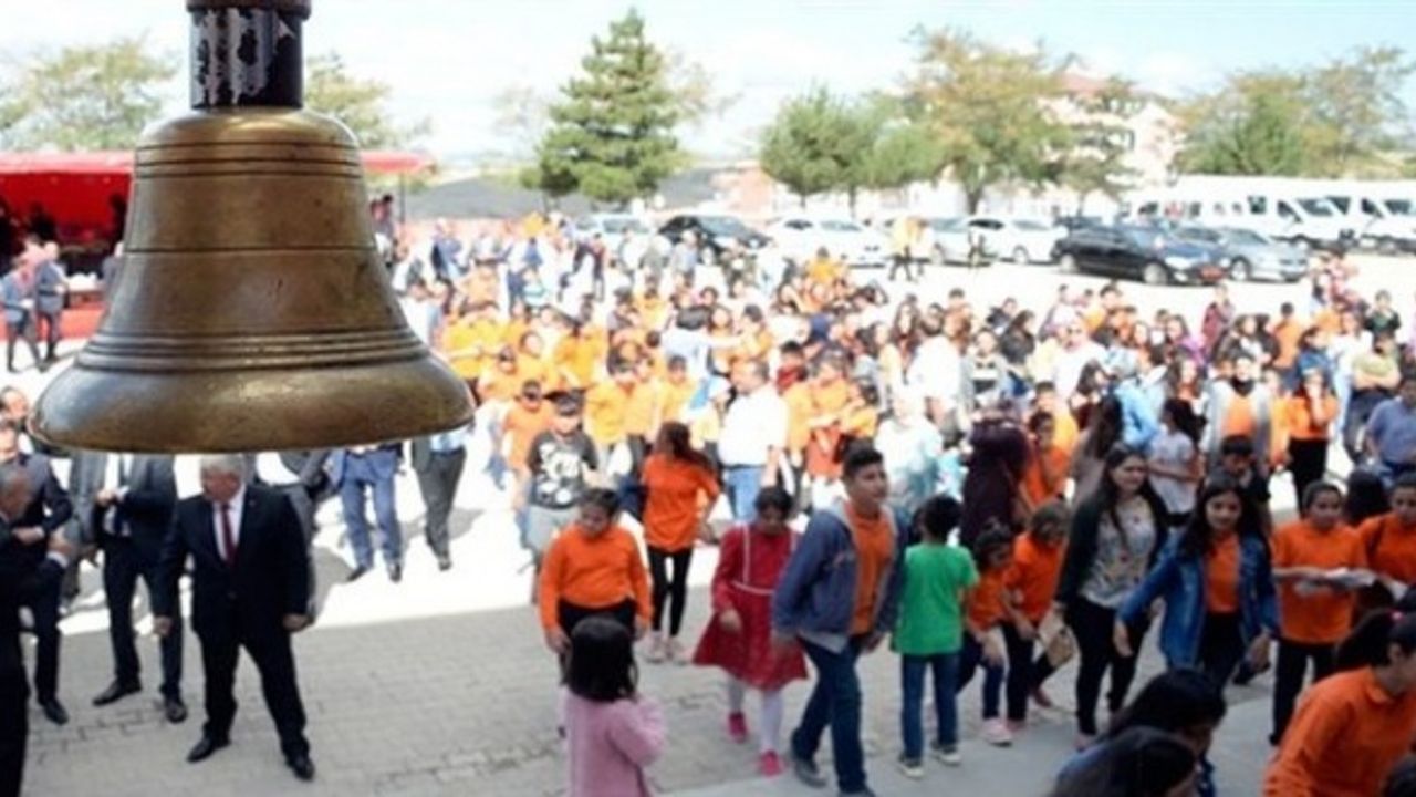 Okullarda Ders Saatleri ve Süreleri Azaltılmalıdır