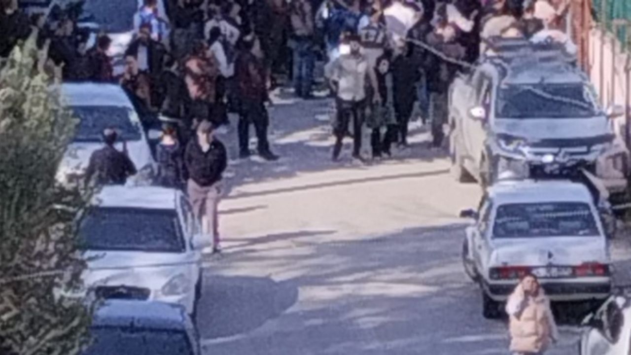 Veliler Okulu Bastı Polis Harekete Geçti