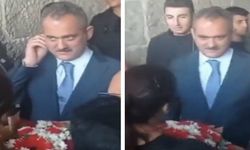 Bakan Mahmut Özer, Öğretmenden Çiçek Almama Konusunda İlk kez Konuştu.