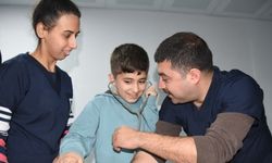 Öğrenciler, yavru köpeklerin kalp atışlarını dinledi
