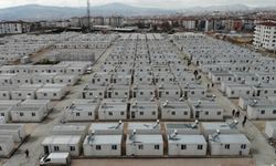 Deprem bölgesinde geçici barınma çalışmaları devam ediyor
