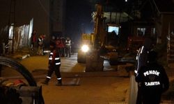 Pendik’te yolda çökme oluştu, iki apartman tahliye edildi