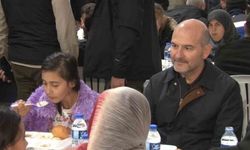 Bakan Soylu, iftarını depremzedelerle birlikte yaptı